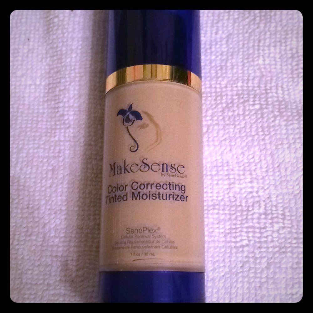 Make Sense Color Correcting Moisturizer Light New!